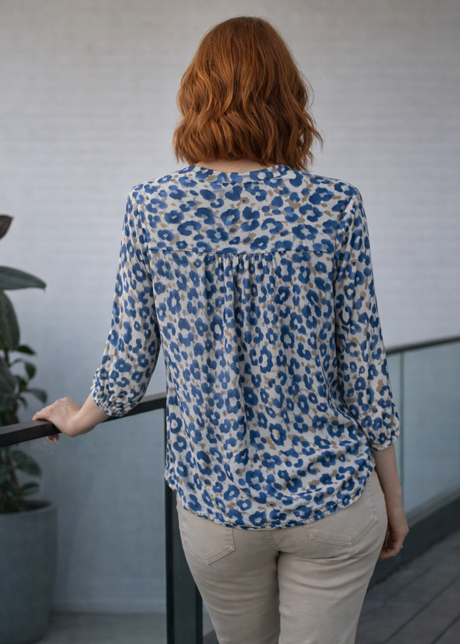 Blouse blue animal print with 3/4 sleeve