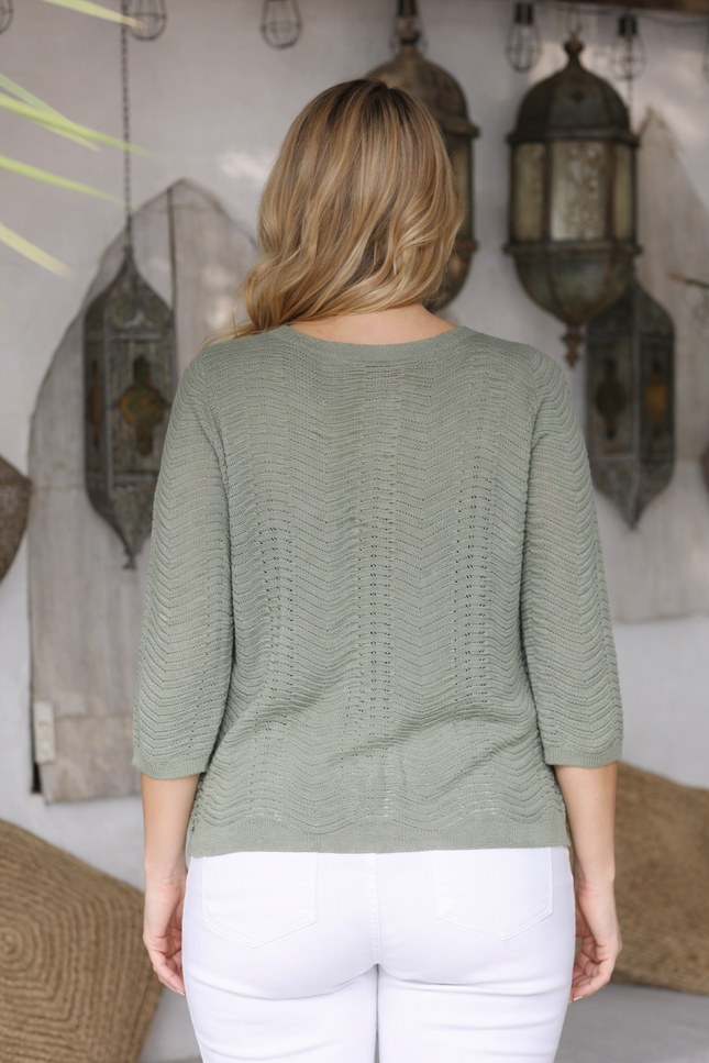 SAGE BACK BUTTON ROUND NECK TOP 3/4 SLEEVE