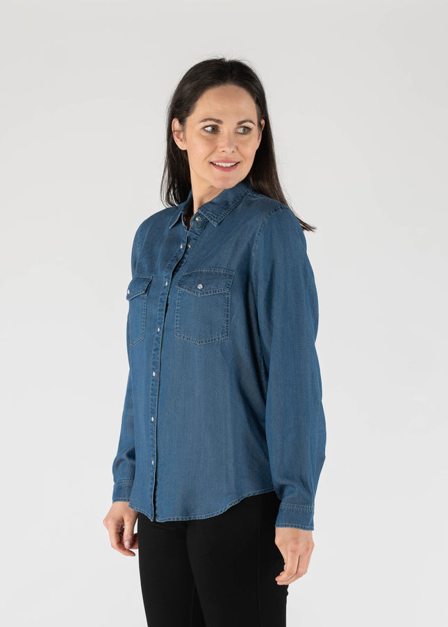 Blouse denim blue with collar.