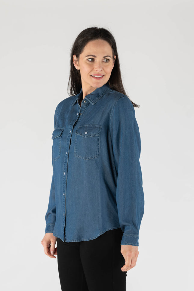 Blouse denim blue with collar.