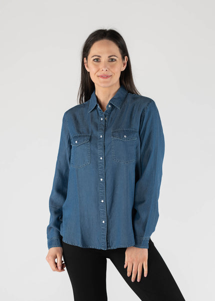 Blouse denim blue with collar.