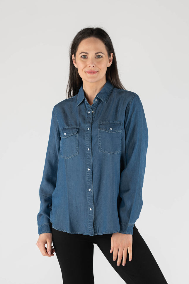 Blouse denim blue with collar.