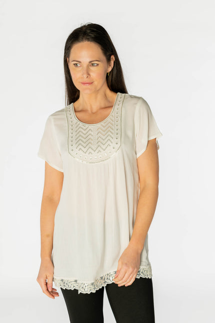Top embroidered panel crinckle with short sleeve