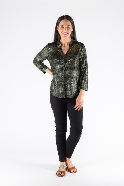 Top wavy print with button placket 3/4 sleeve
