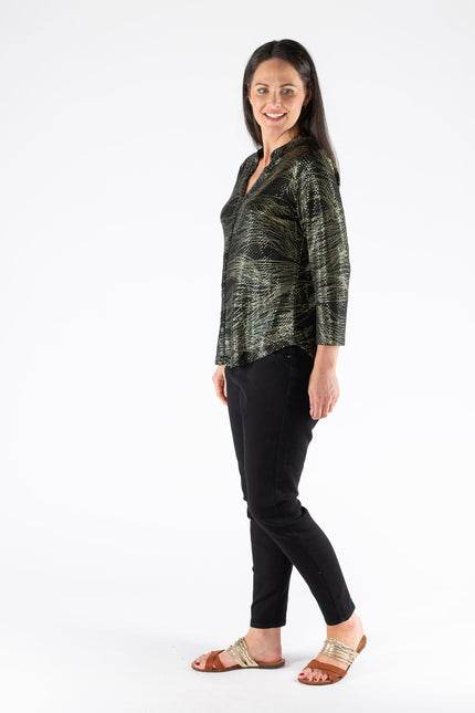 Top wavy print with button placket 3/4 sleeve
