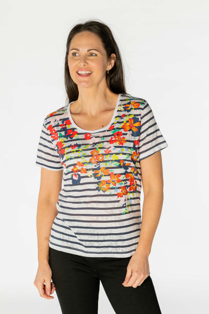 T-shirt flower stripe round neck short sleeve.