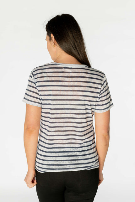 T-shirt flower stripe round neck short sleeve.