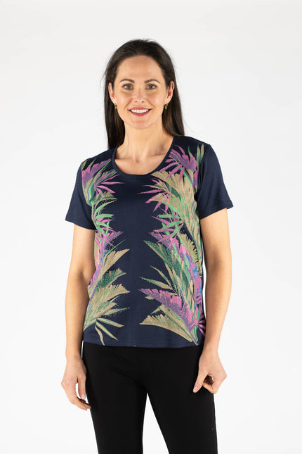 T- shirt leaf print round neck short sleeve.