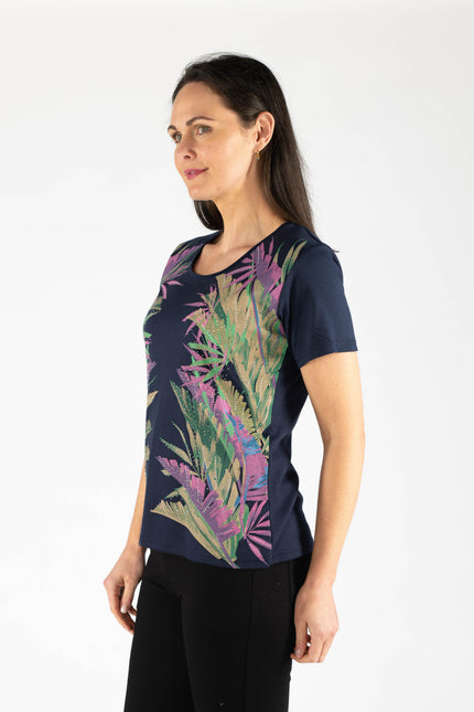 T- shirt leaf print round neck short sleeve.