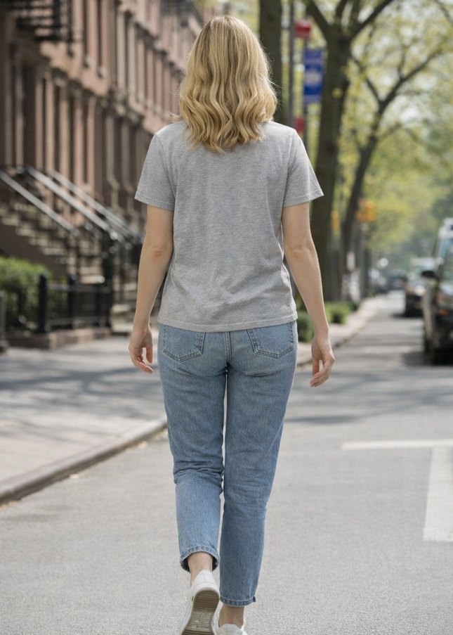 T-shirt flower spray round neck short sleeve.