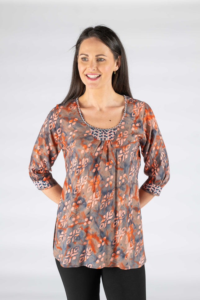Tunic Printed round neck.