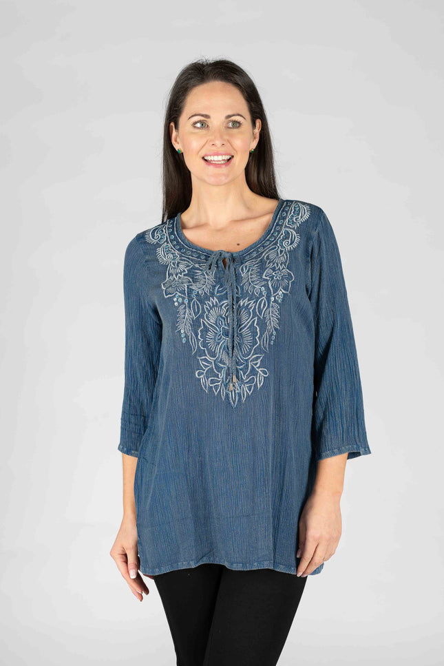 Tunic embroidered with round neck