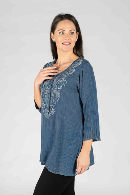 Tunic embroidered with round neck