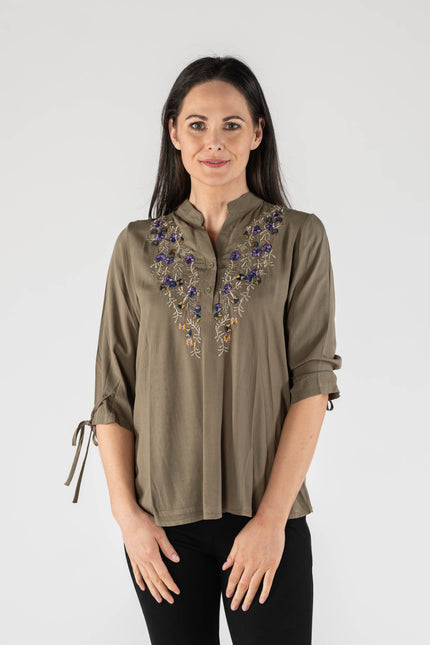 Tunic floral embroidered with 3/4 sleeve