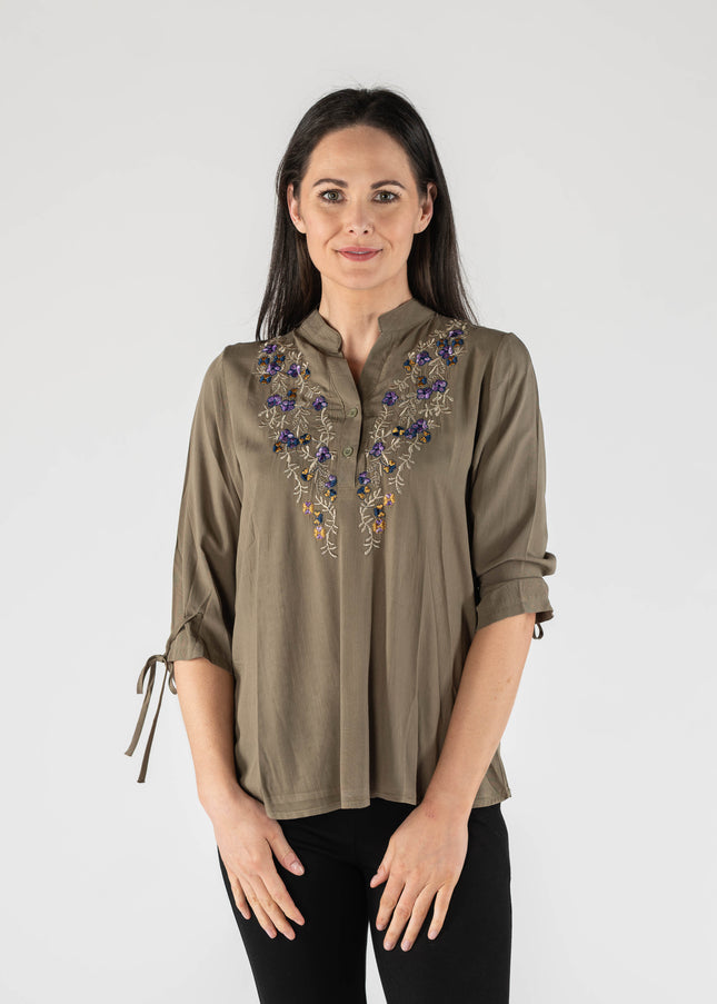 Tunic floral embroidered with 3/4 sleeve