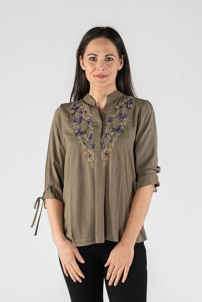 Tunic floral embroidered with 3/4 sleeve