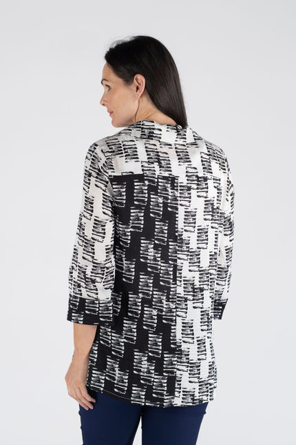 BLACK & WHITE PRINT BLOUSE WITH 3/4 SLEEVE