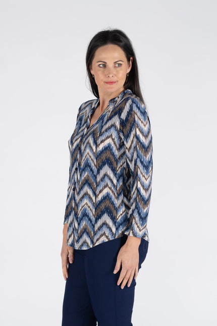 WAVY PRINT TOP BUTTON PLACKET 3/4 SLEEVE